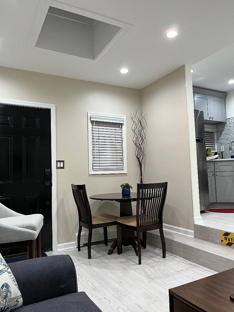 Breakfast nook/ work space