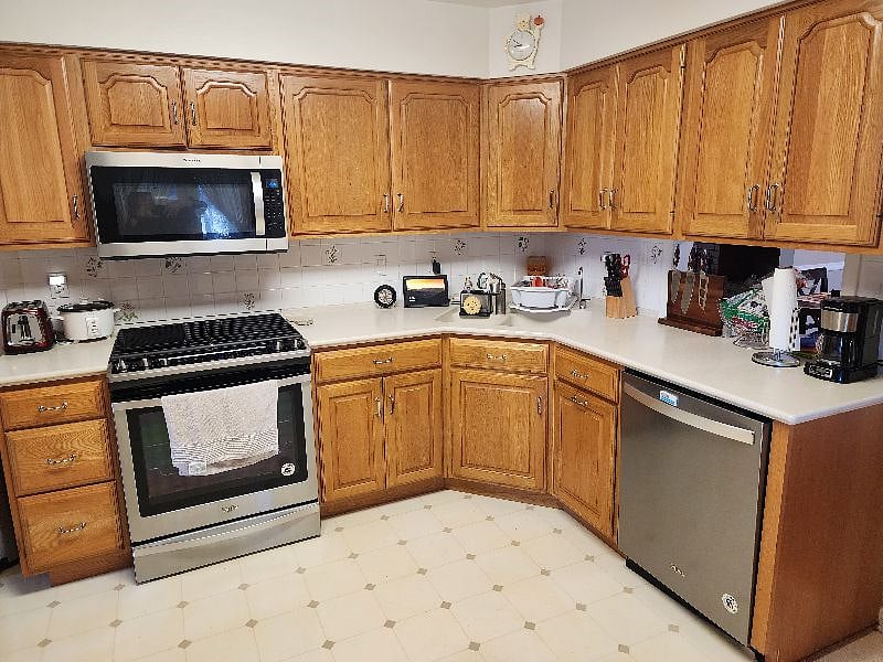 The kitchen has a stove/oven, dishwasher, fridge w/ ice maker, and plenty of room to cook. Air fryer, toaster oven, blender, and more also available for you to use.