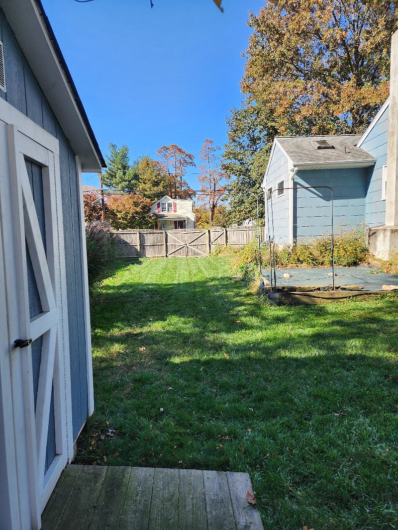 Enjoy the fenced in yard!
