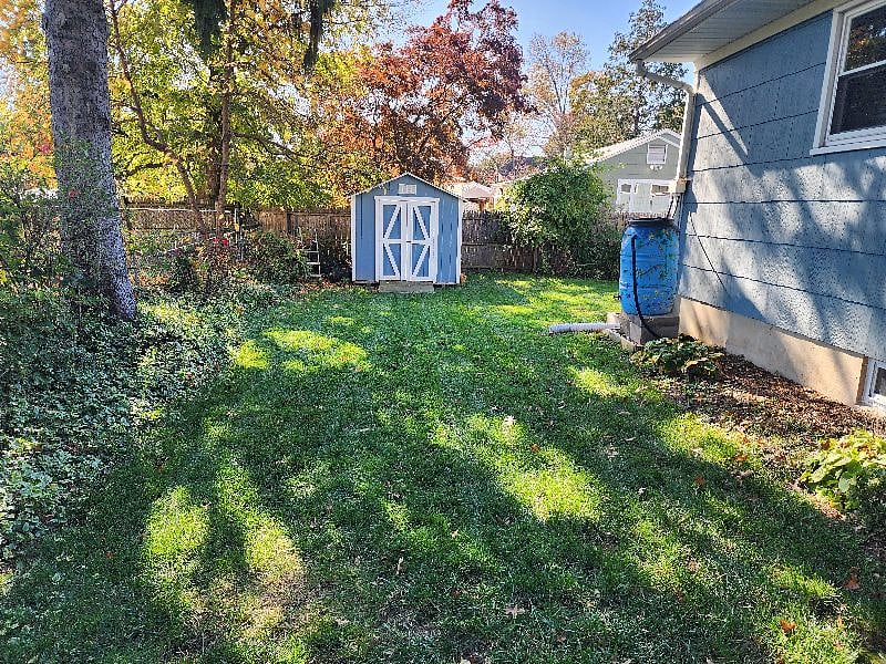 Enjoy the fenced in yard!