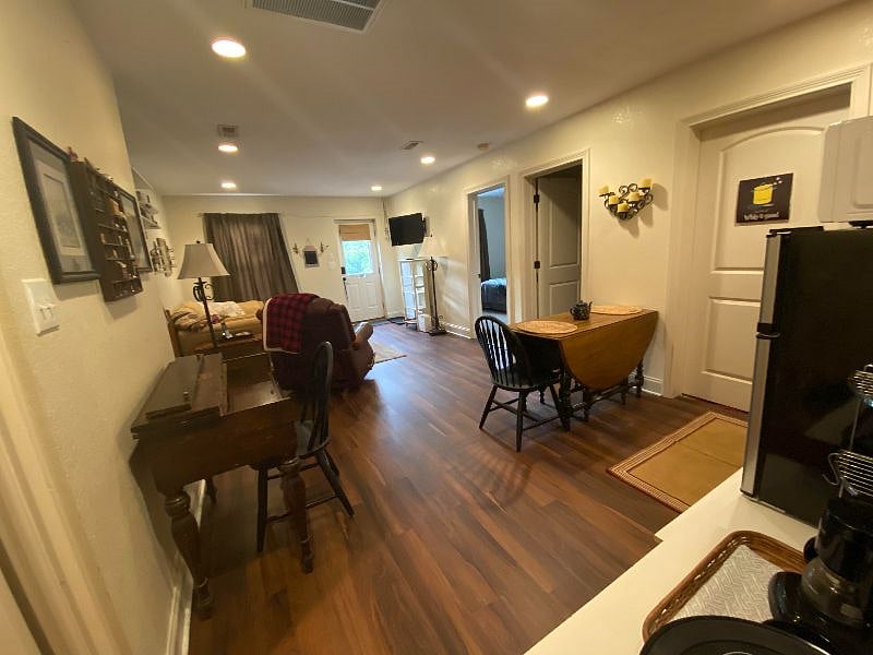 Furnished Finder property 591415_1 photo 2