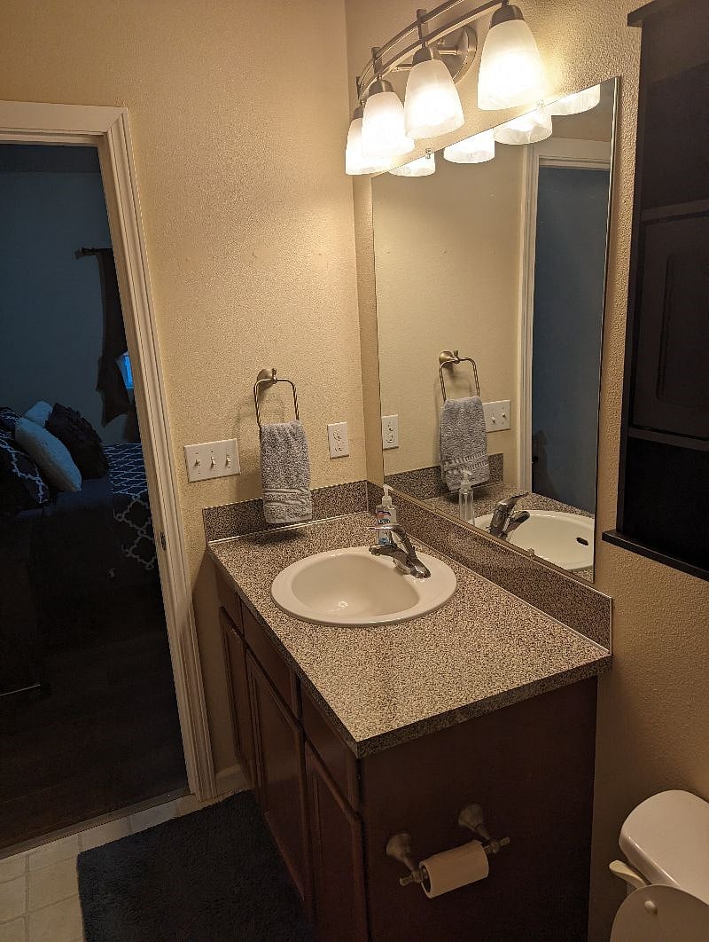 Full master bathroom.