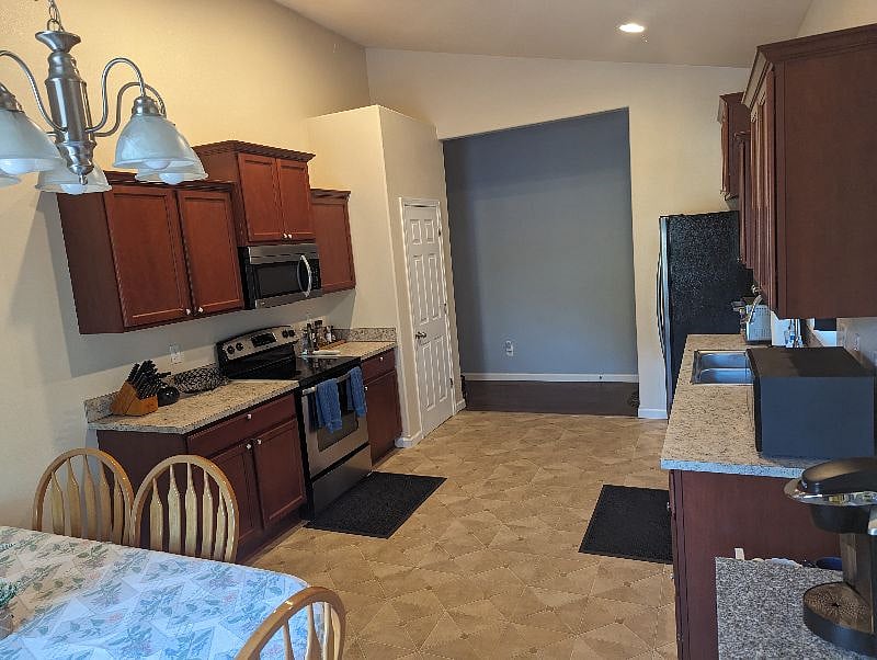 High/vaulted ceilings makes the kitchen feel very open with a nice open space towards the window for dining. (other angle)