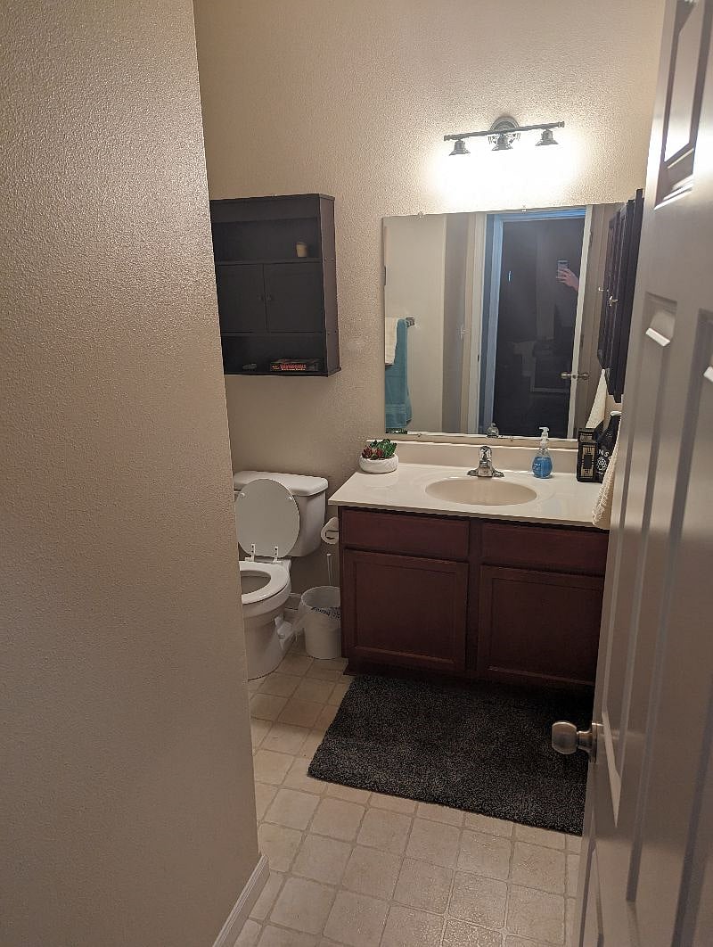 Full guest bathroom.
