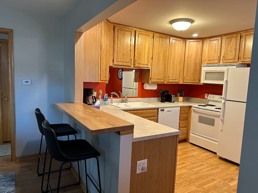 Kitchen with eating bar