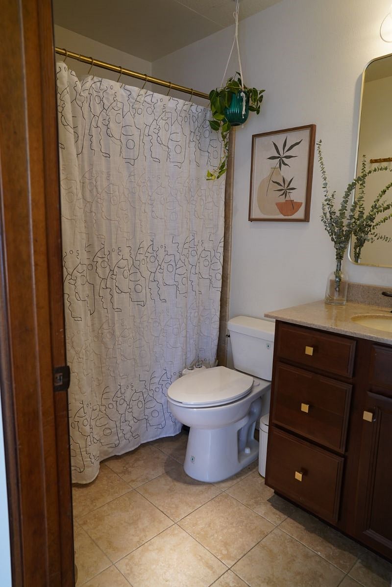 Private Bath 1