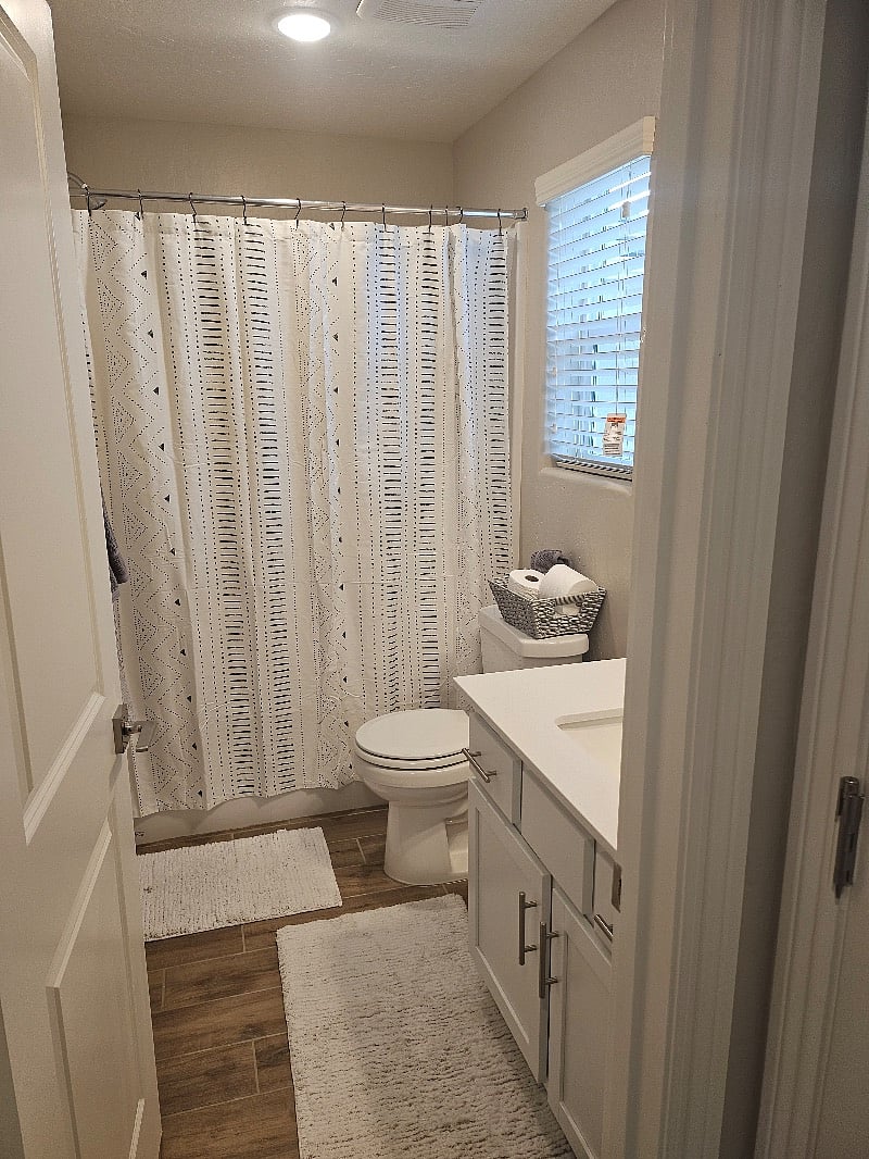 2nd Floor Full bath