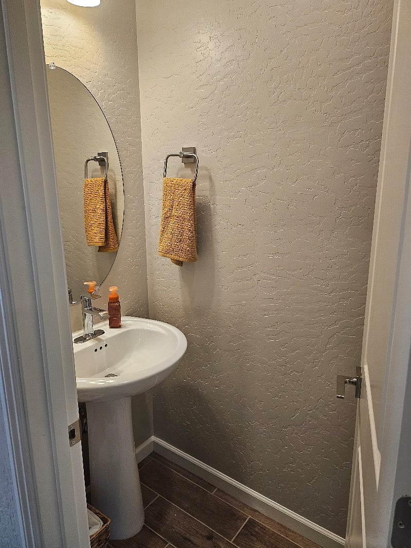 1st floor 1/2 bath