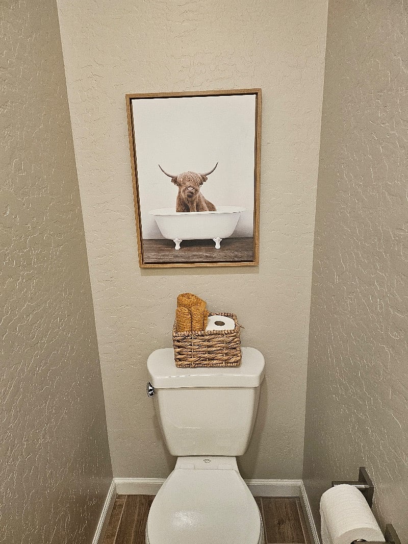 1st floor 1/2 bath