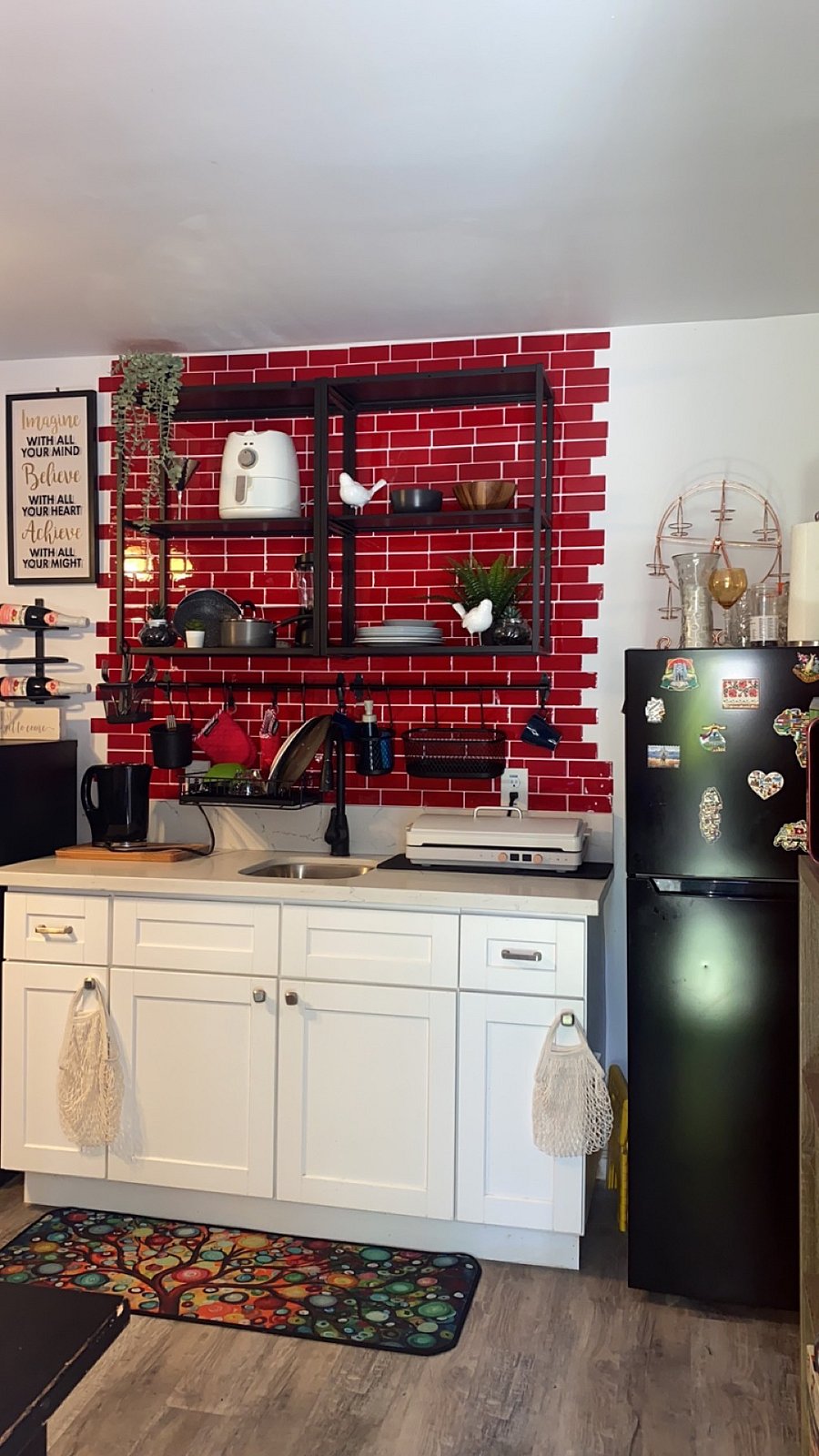 Marlyn Monroe: This is the studio with an attached full size bathroom, pull out full size bed, 50 inch television, Wifi access, kitchenette, appliances. This space has a separate entrance with a private patio space. 