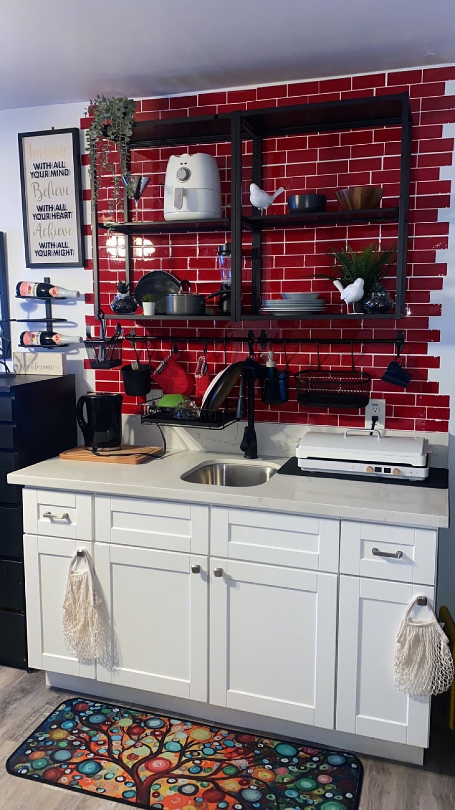 Marlyn Monroe: This is the studio with an attached full size bathroom, pull out full size bed, 50 inch television, Wifi access, kitchenette, appliances. This space has a separate entrance with a private patio space. 