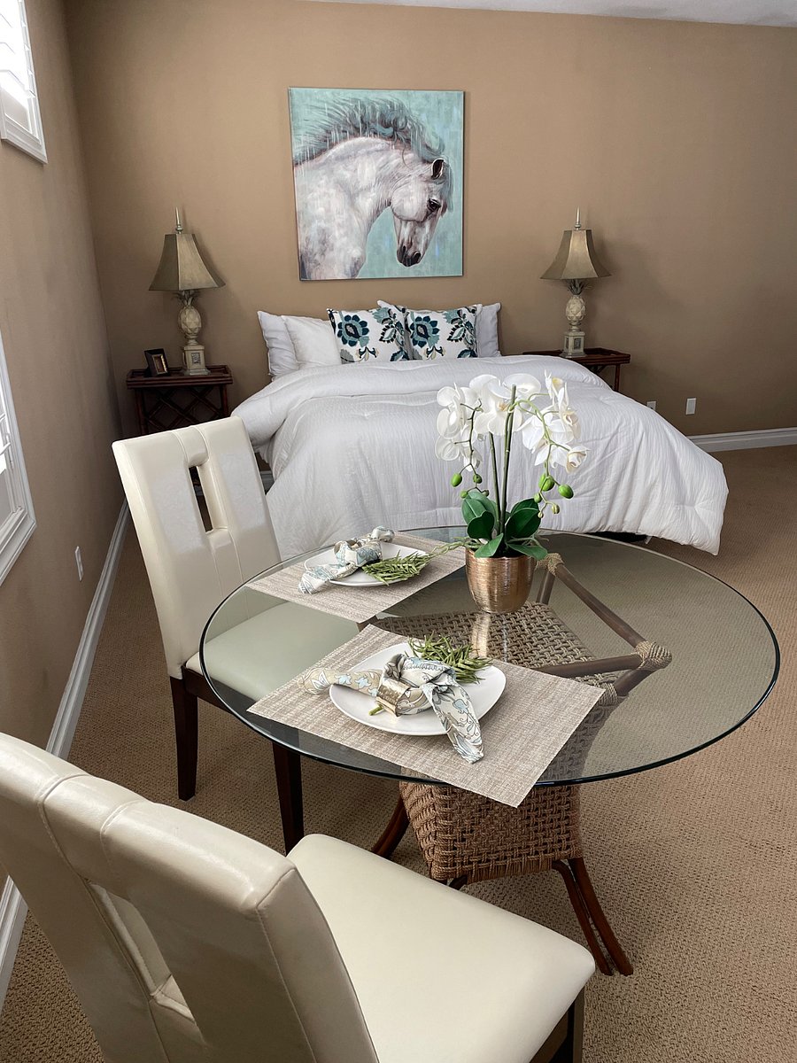 36 round table, two chairs. Microwave, keurig, induction burner. All these can be added or removed depending on guest request
