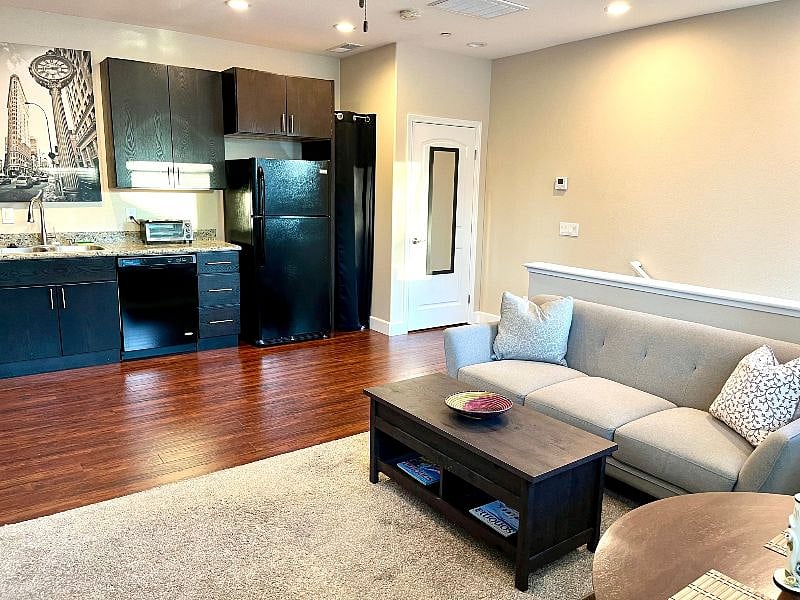 Furnished Finder property 592162_1 photo 3