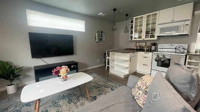 Furnished Finder property 592200_1 photo 7
