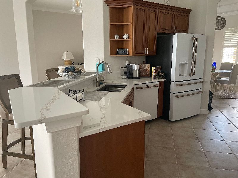 Kitchen and eat in area