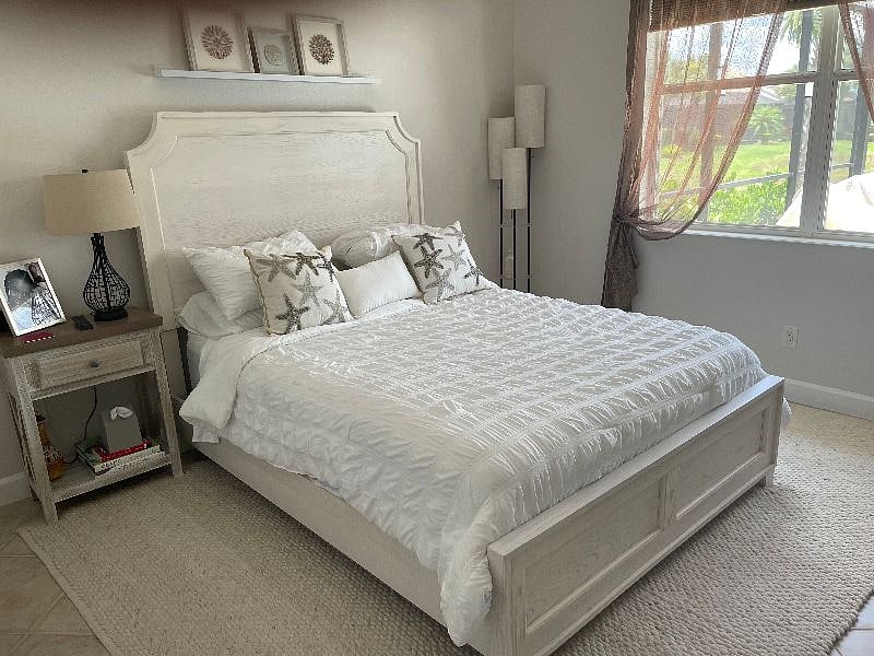 Secondary bedroom with view