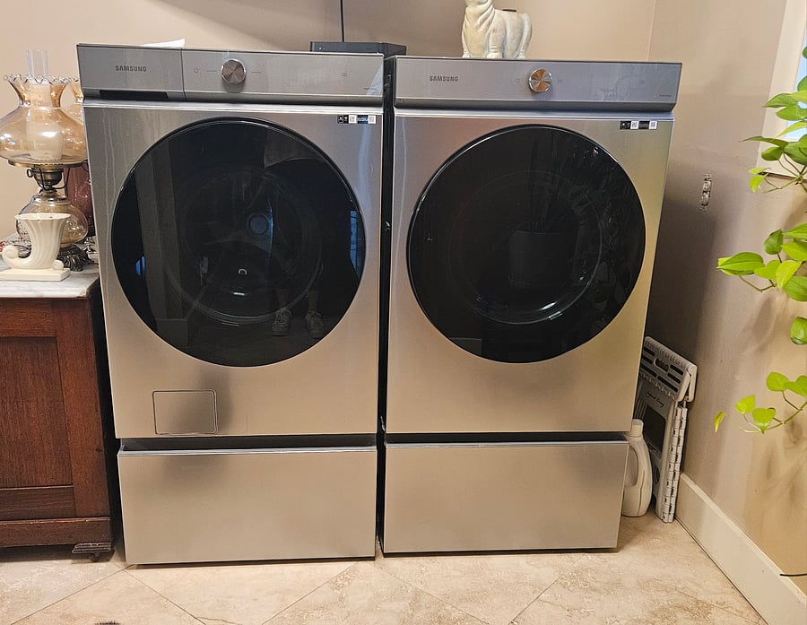 Washer-dryer available for use at anytime.