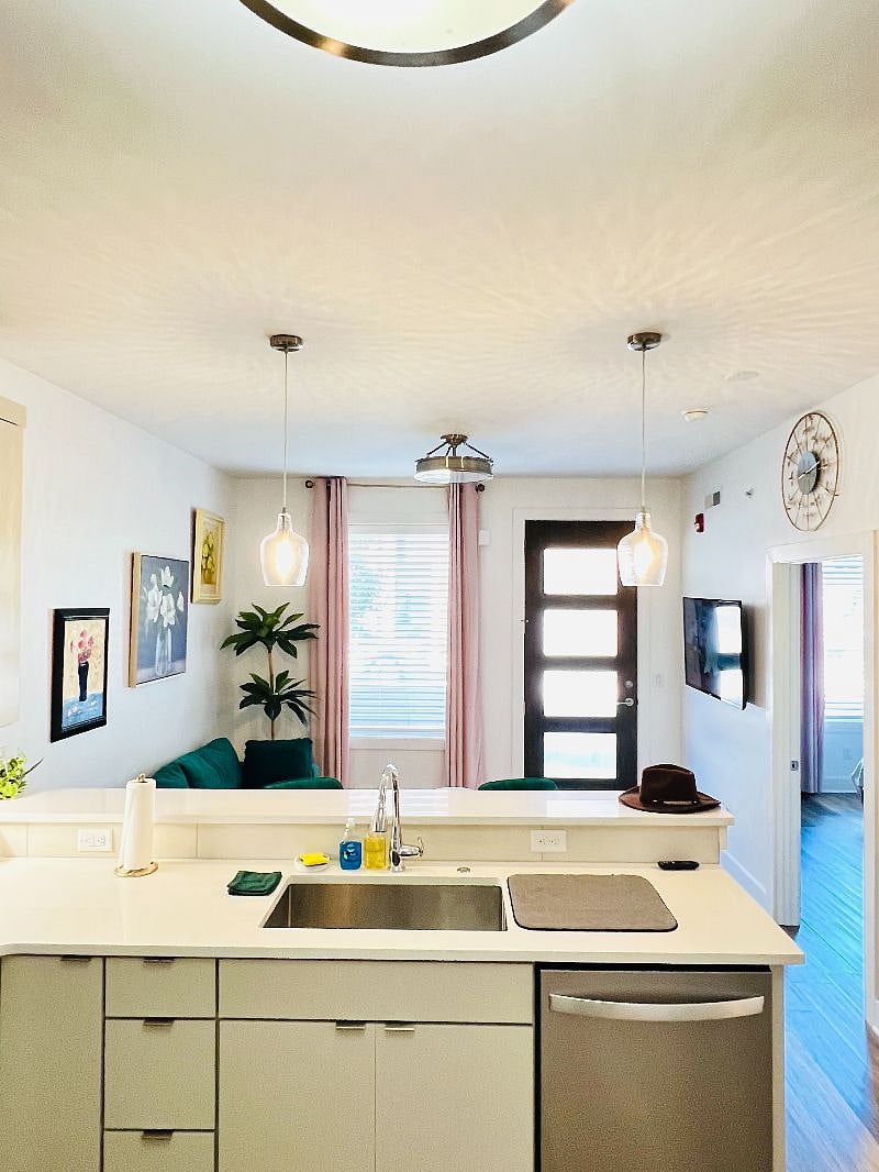 Furnished Finder property 592533_1 photo 3