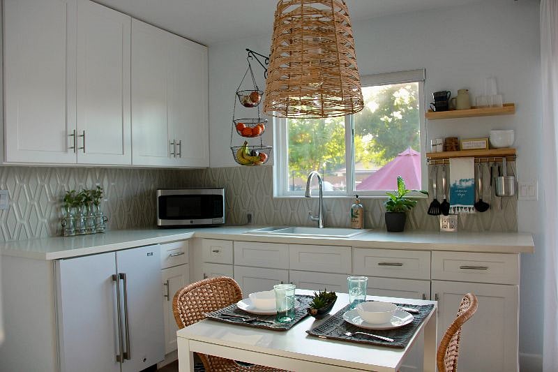 Kitchenette & dining