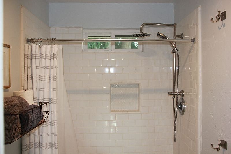 Rain shower or adjustable shower head