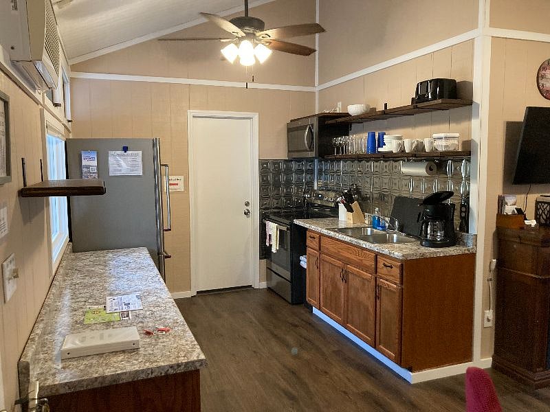 Furnished Finder property 592590_1 photo 3