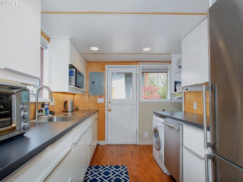 Kitchen seperate from living area