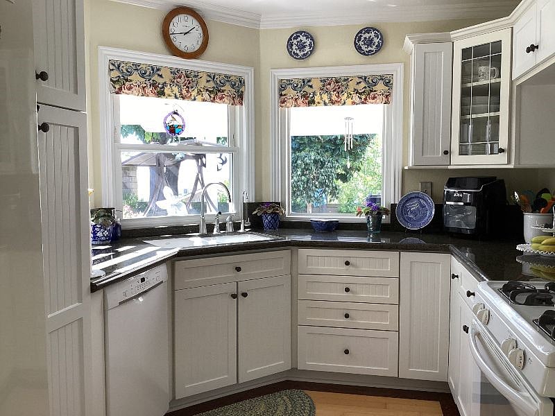 Shared full kitchen