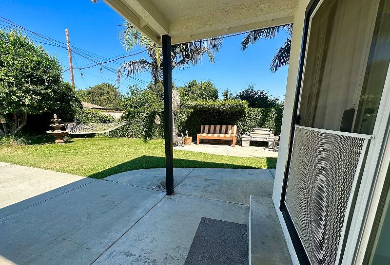 Another sitting area in backyard to enjoy - Further out.