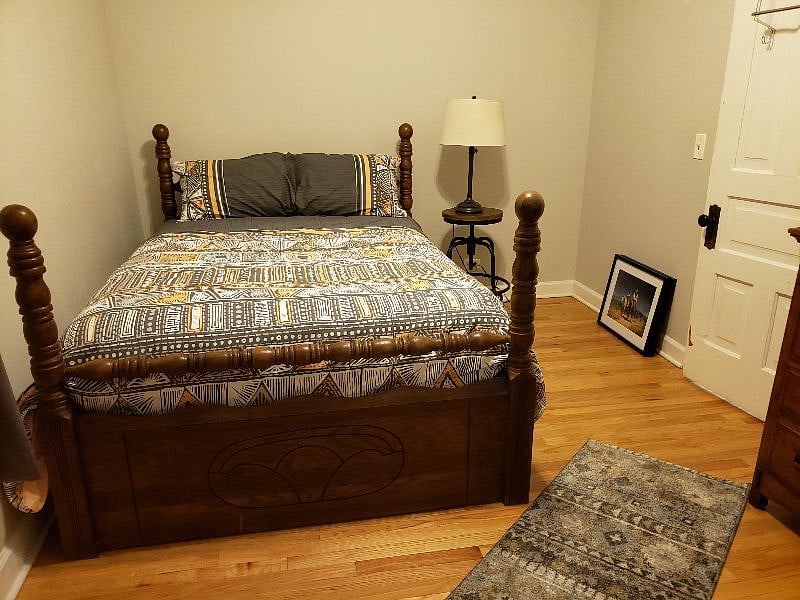 middle bedroom