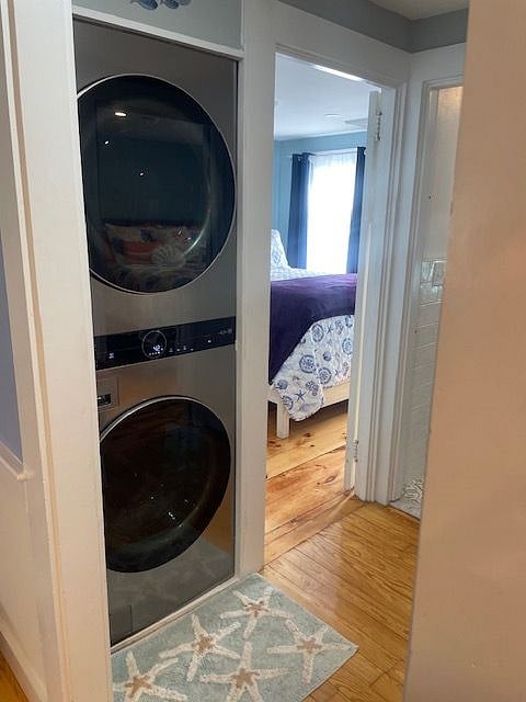 High efficiency washer and dryer, fully sized load capacity and Speedy!