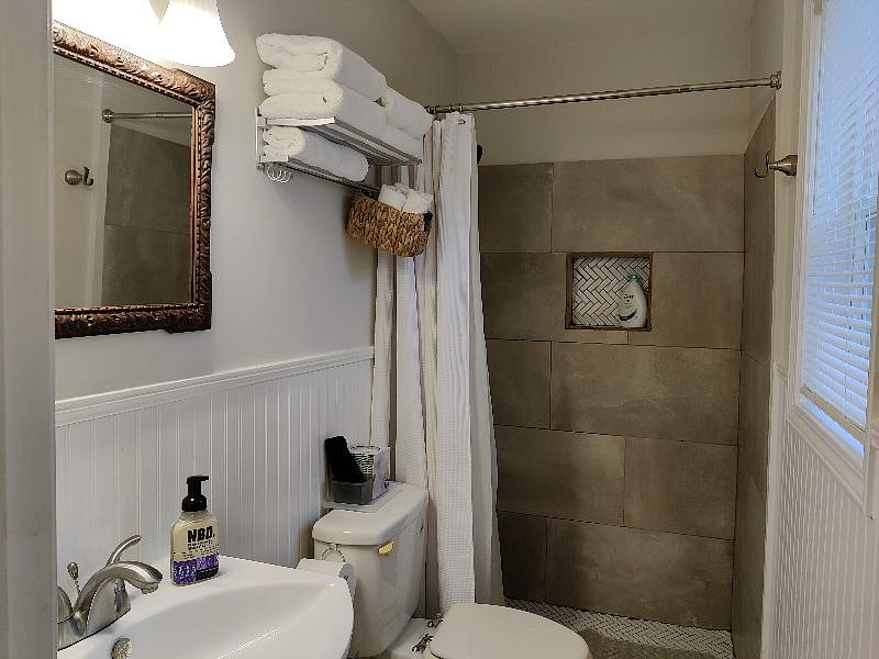 Main Bedroom ensuite Bathroom