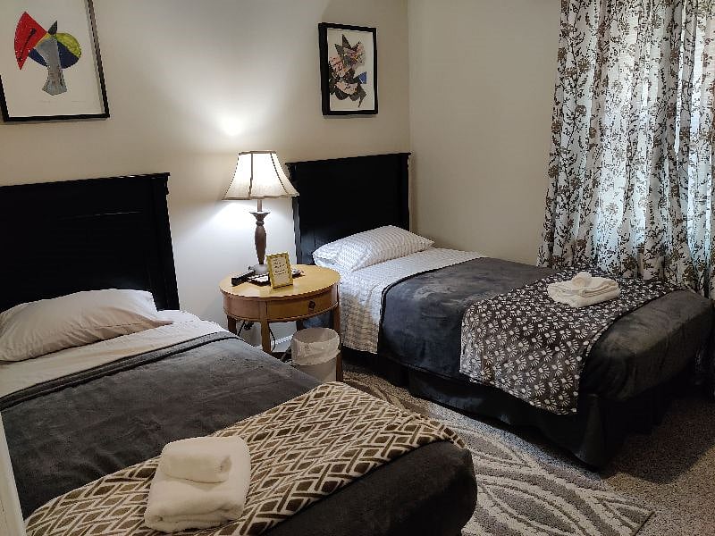 Guestroom with 2 Twin Beds