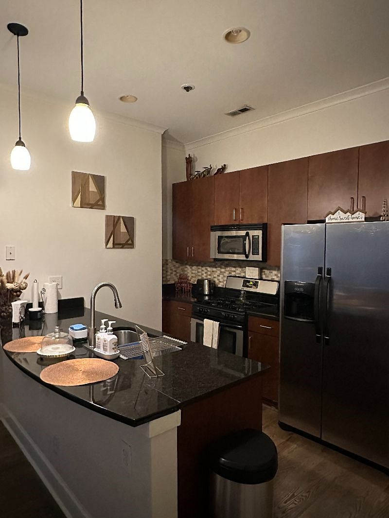 Full kitchen