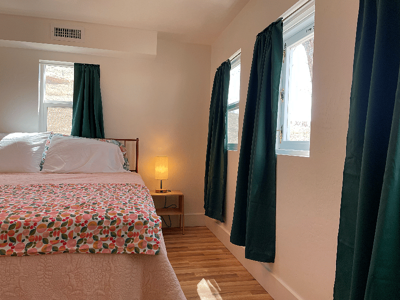 Bedroom with queen size bed