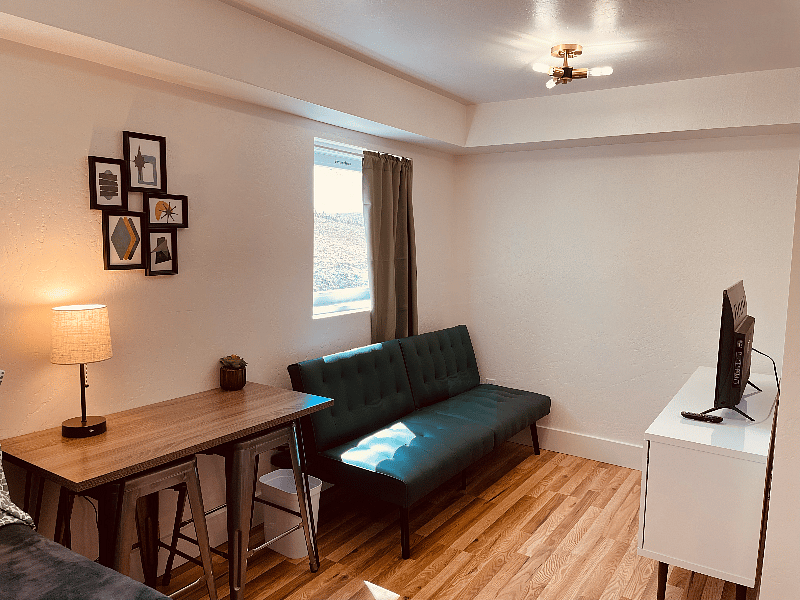 Futon, desk and 2nd tv in 2nd bedroom