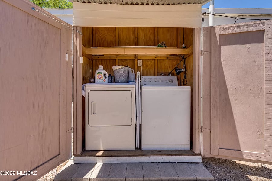 Washer/dryer and soap included