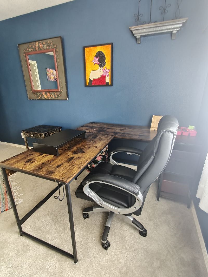 Desk/workspace in 2nd bedroom