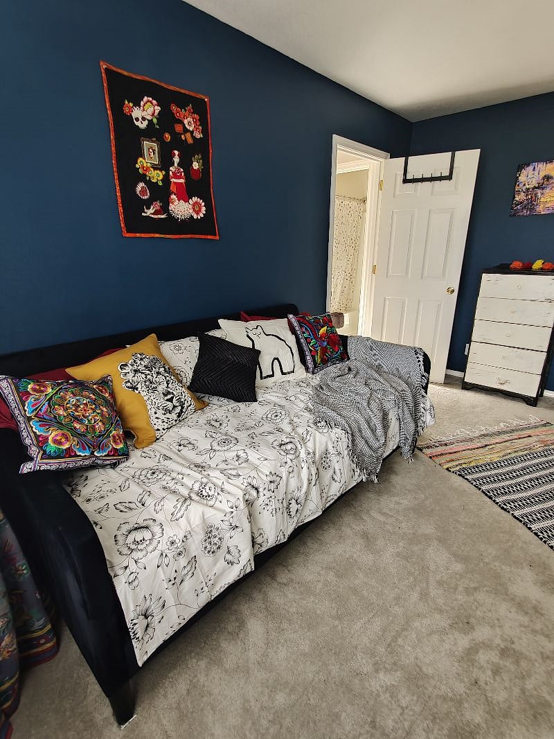 2nd bedroom/workspace (upstairs)