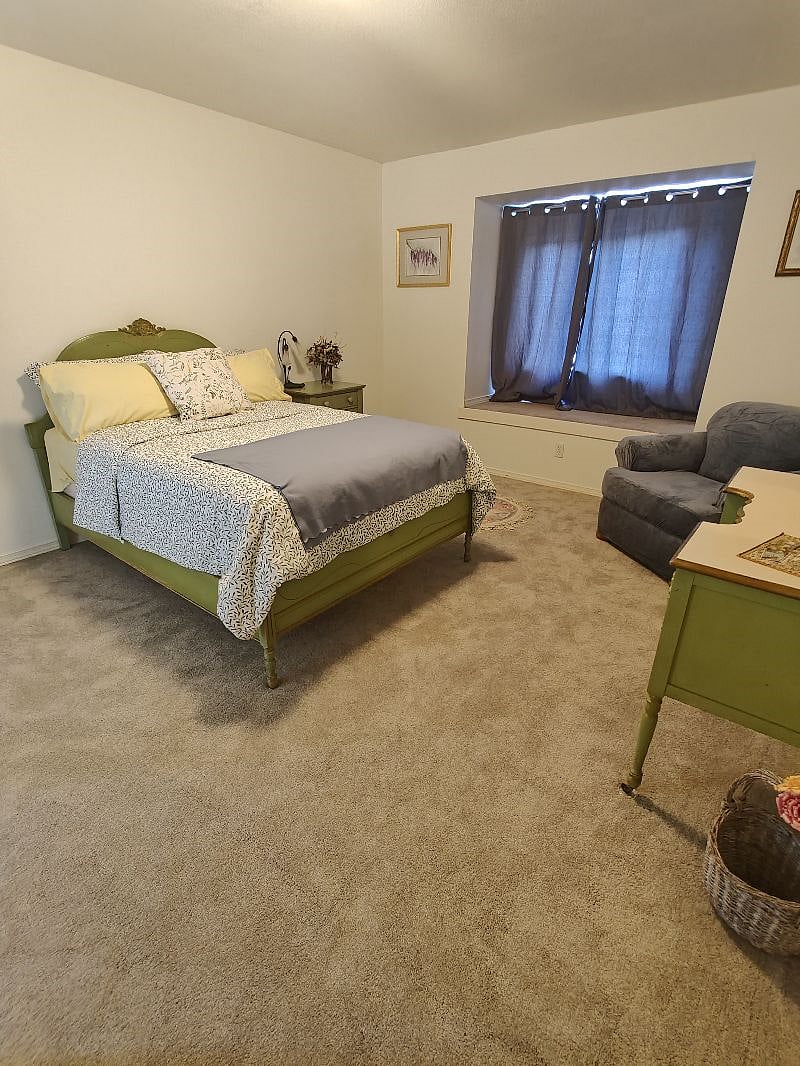 Master bedroom (upstairs)