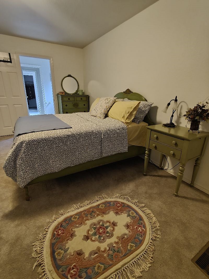 Master bedroom (upstairs)