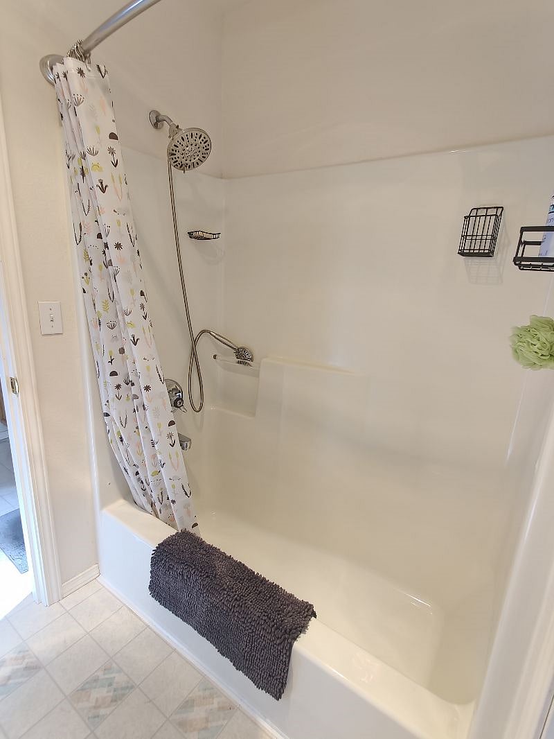 Shower/bath (located between master and 2nd upstairs bathrooms)