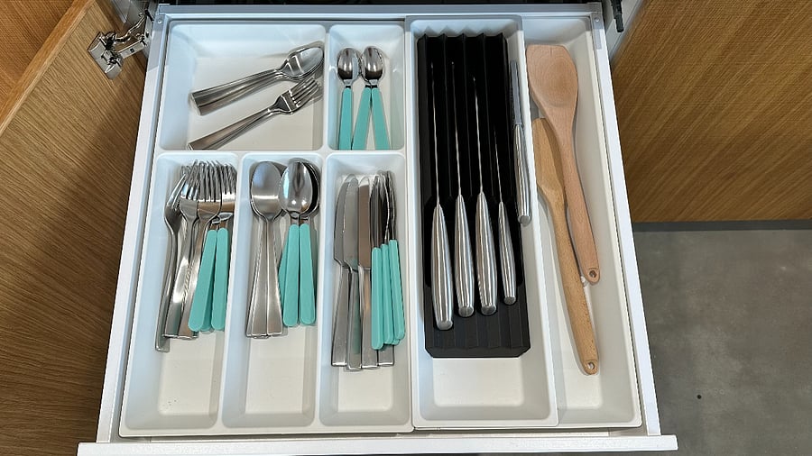 Two complete flatware sets, new kitchen knives
