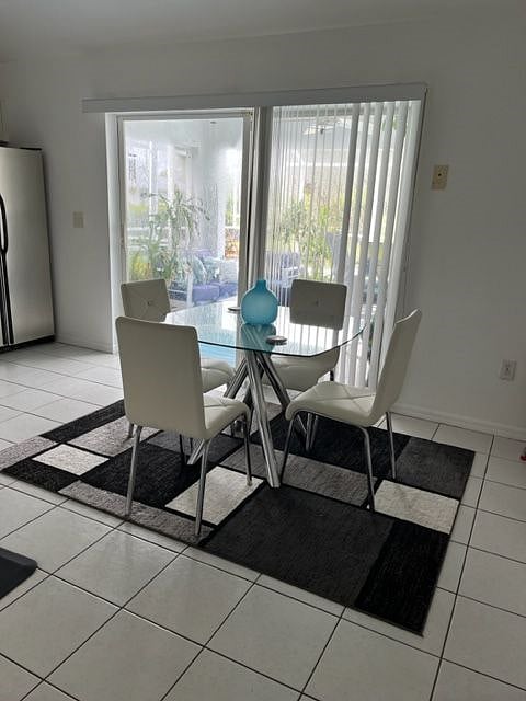 Dinette with seating for 4 people.