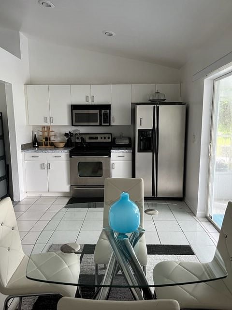Eat-in Kitchen 