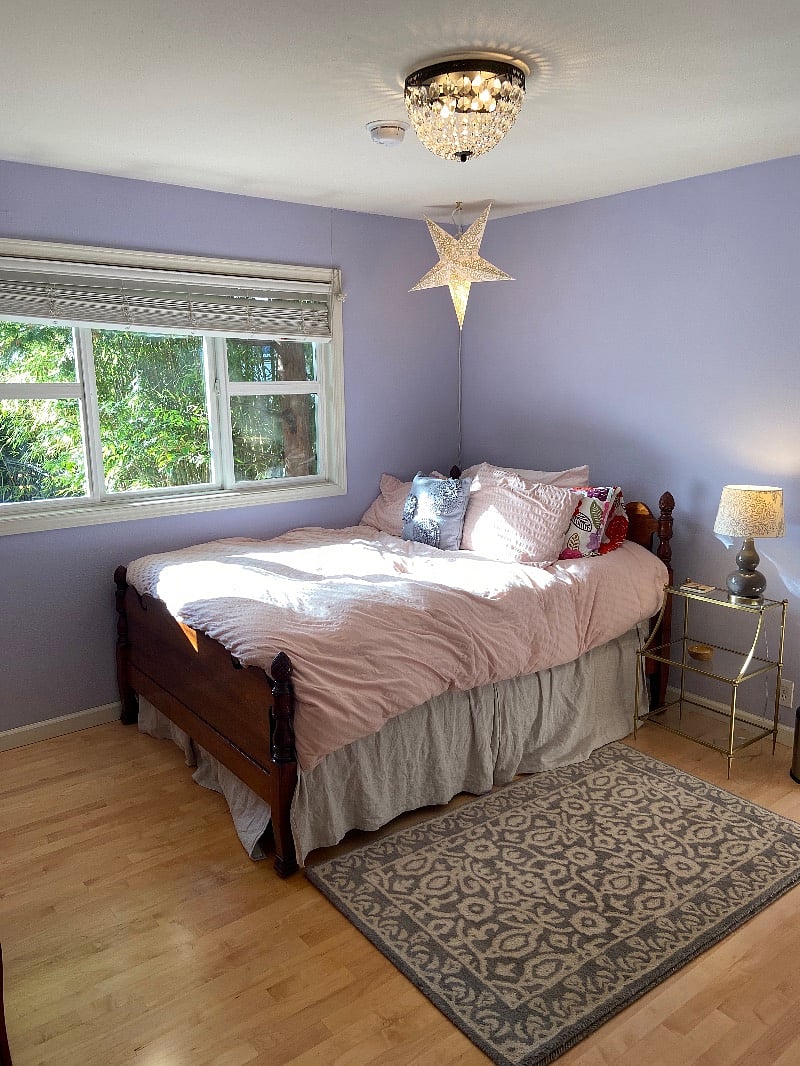Cozy wool rug by your double size bed. Beautiful garden view outside your window.