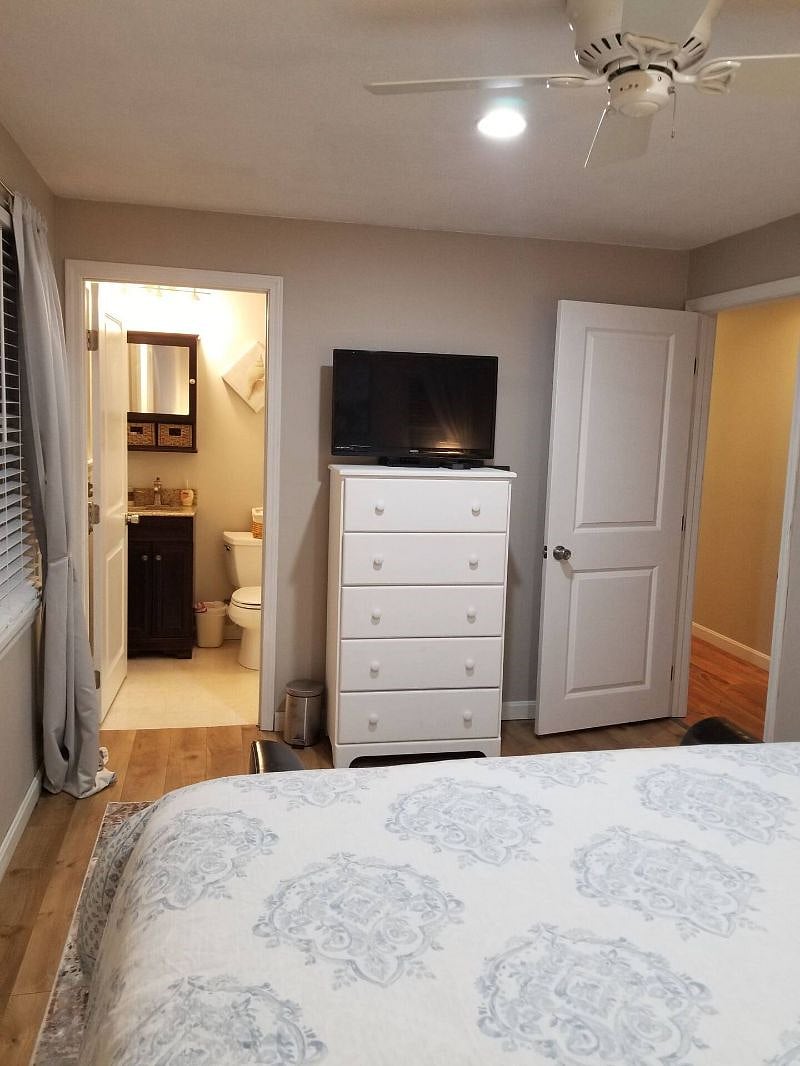 Hollywood bathroom (#1)of the Master bedroom, dresser, TV