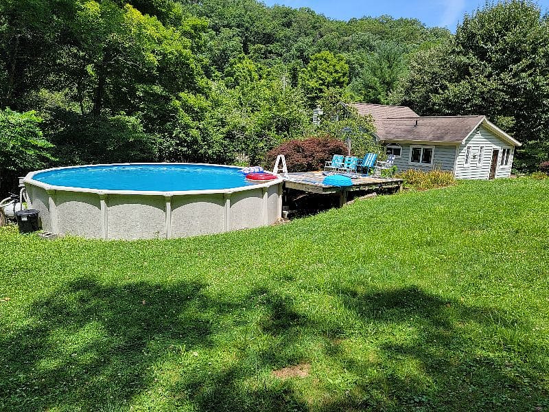 Unit 1,2,3 shared outdoor pool, 24 ft diameter 