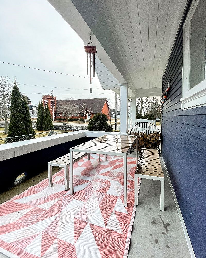Side porch