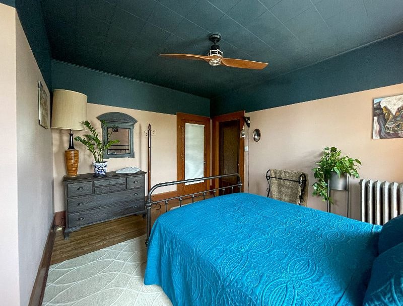 Downstairs queen bedroom