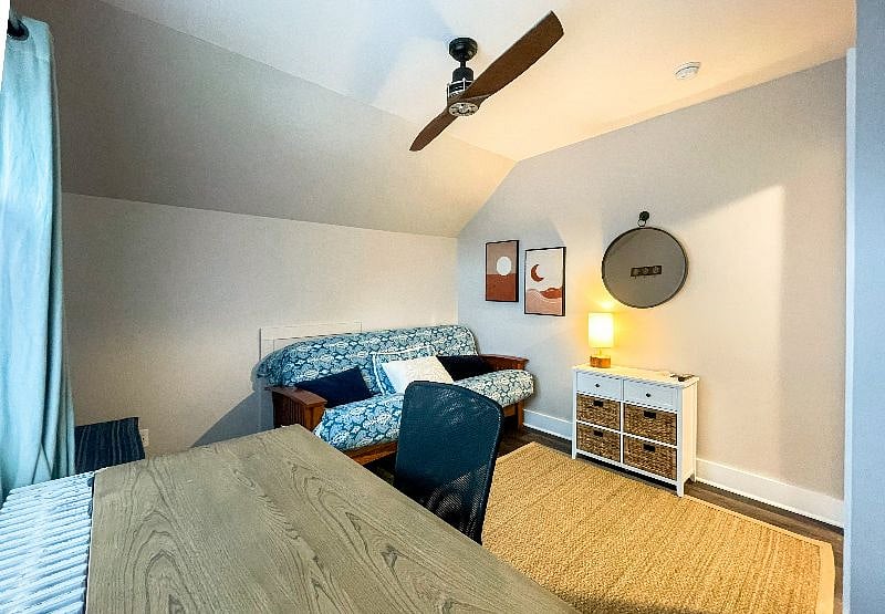 Upstairs office / 4th bedroom